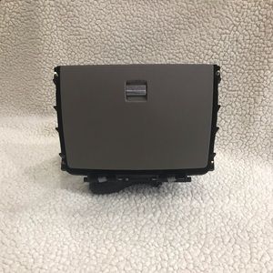 2005 - 2006 Nissan Altima Dashboard Dash Storage Cubby Glovebox Compartment Tan